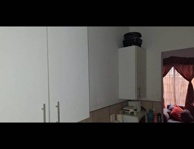 2 BEDROOM APARTMENT FOR SALE IN KEMPTON PARK